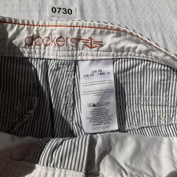 Dockers Women’s Casual Striped Shorts size 10, White & Blue - Picture 8 of 9